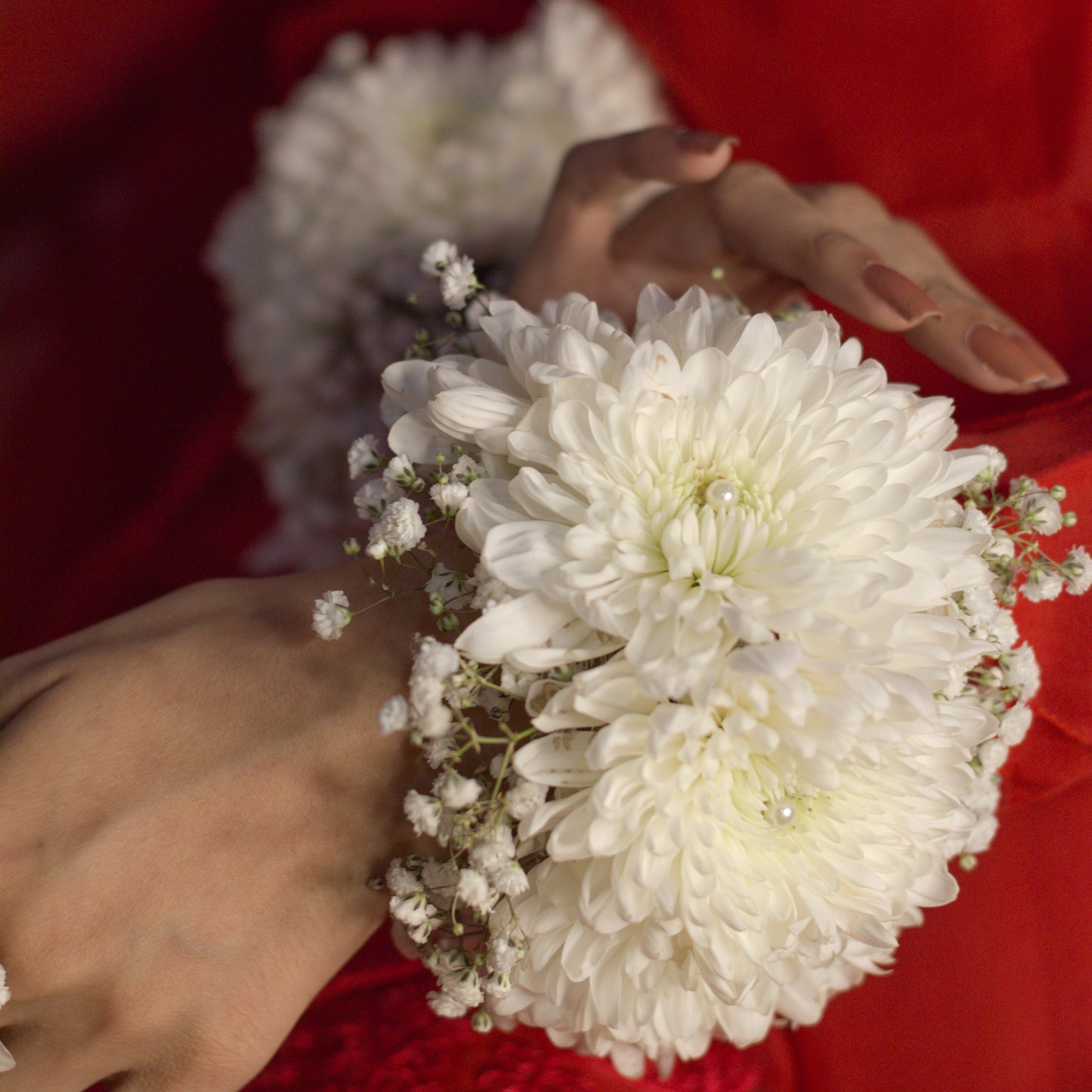 White Floral Jewelry Set