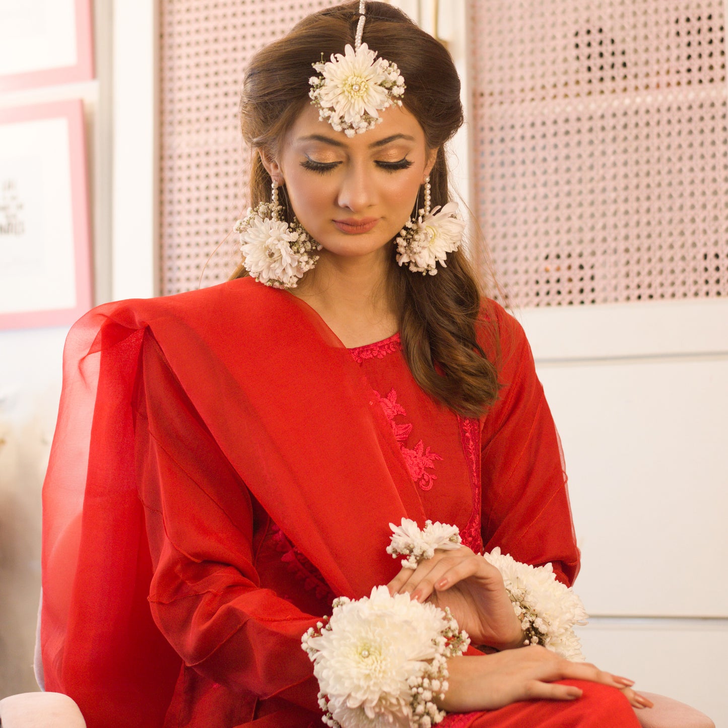 White Floral Jewelry Set