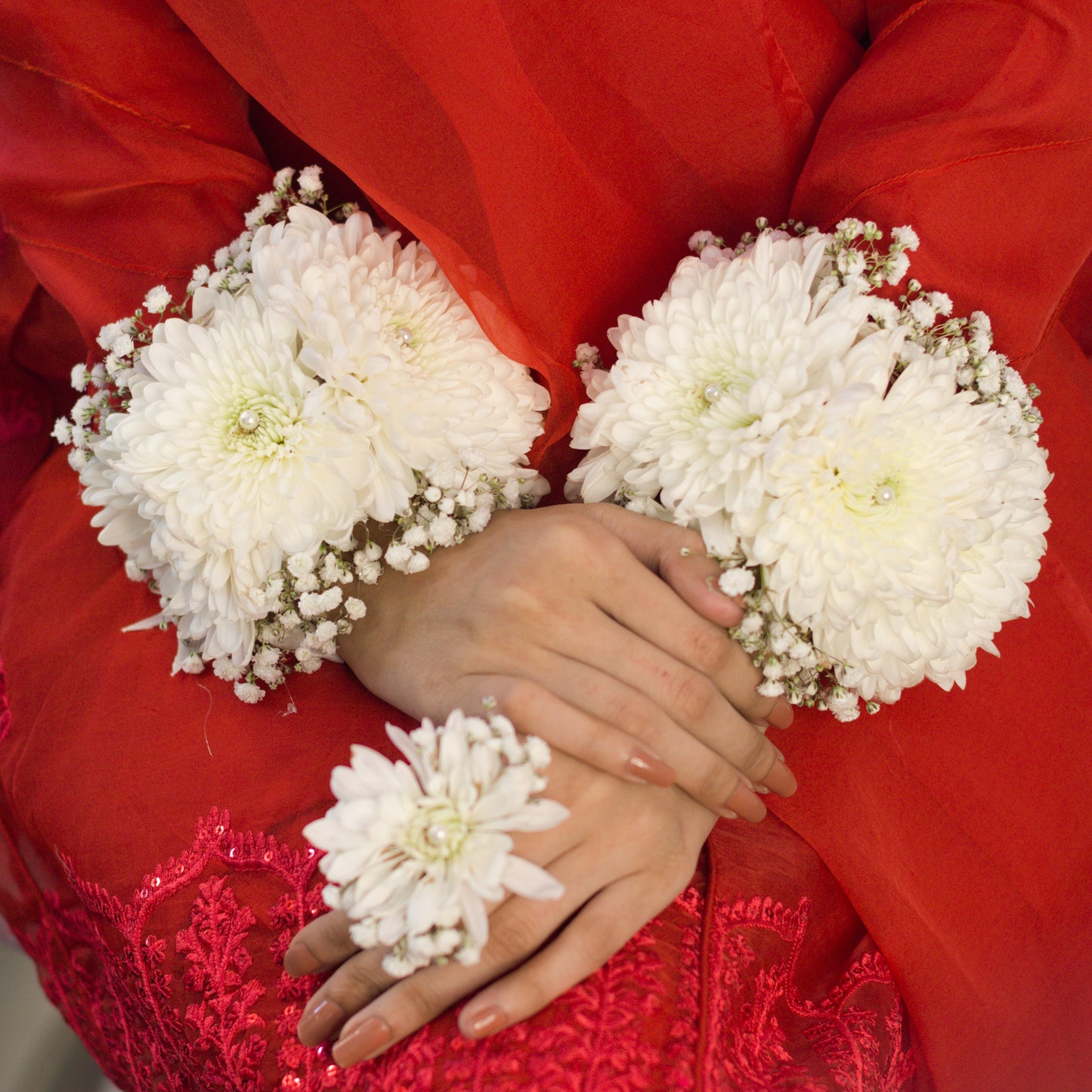 White Floral Jewelry Set